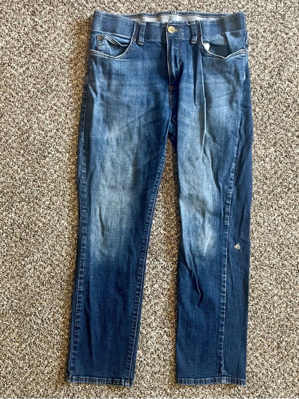 Lee Men’s Straight Jeans in Faded Blue Denim